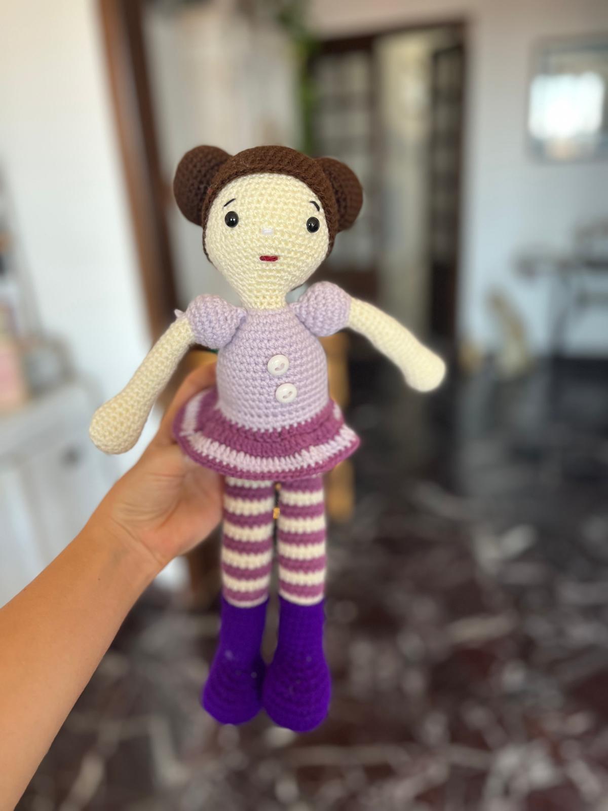 Bambola Wendy 23x38cm - Bambola Personalizzabile in Filato Acrilico