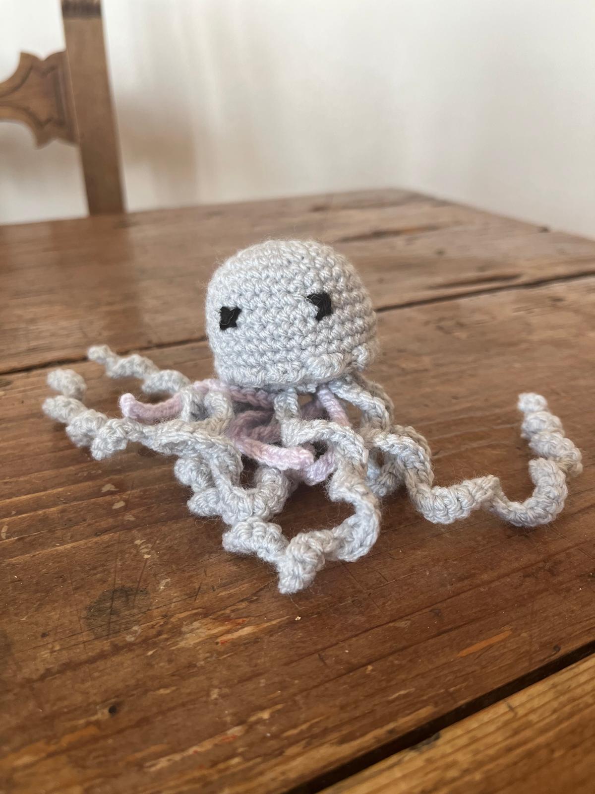 Medusa Jerry 6x18cm - Peluche Marino in Filato Acrilico